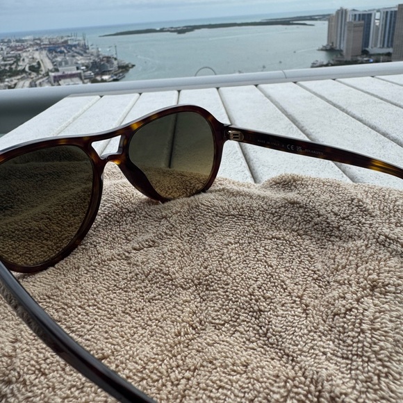 CHANEL Pilot sunglasses - Picture 9 of 13